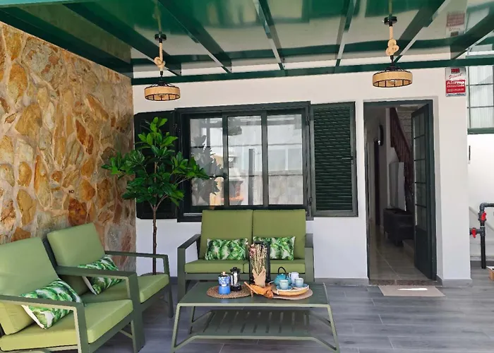 Casa Femes Piscina Climatizada 普拉亚布兰卡