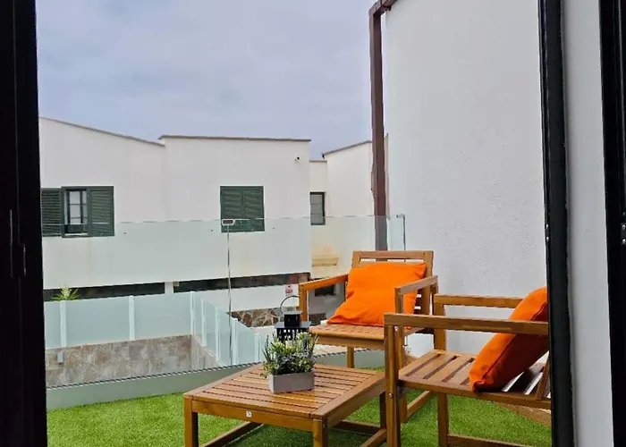 Casa Femes Piscina Climatizada 普拉亚布兰卡