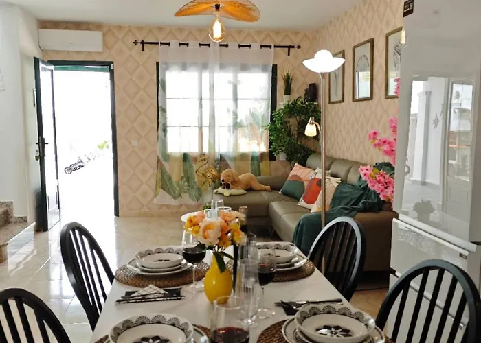 Casa Femes Piscina Climatizada * 普拉亚布兰卡