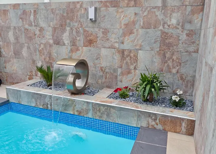 Casa Femes Piscina Climatizada 普拉亚布兰卡